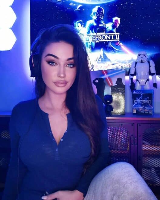playing some battlefront 2 what you guys playing ?
.


.
.