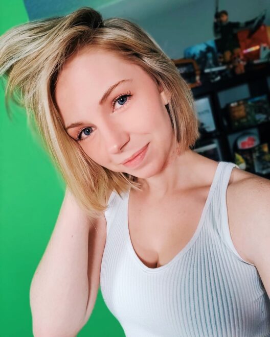 Shorter hair is so much more fun  Live on Twitch to continue my most favorite: S