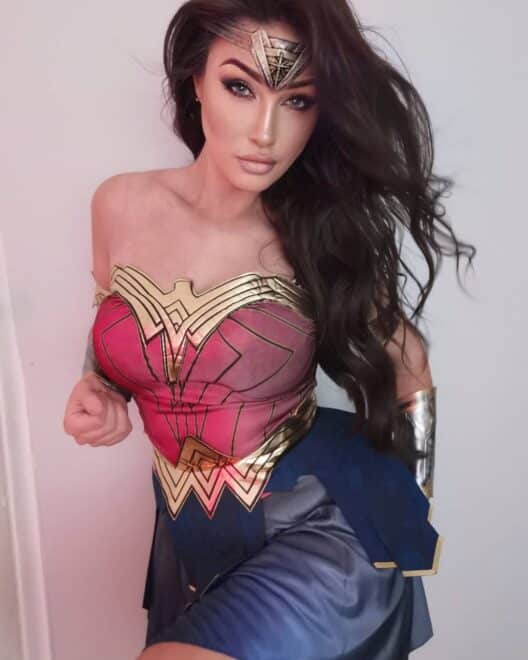 Feeling like a strong confident woman today! Wonder woman cosplay. I have wanted