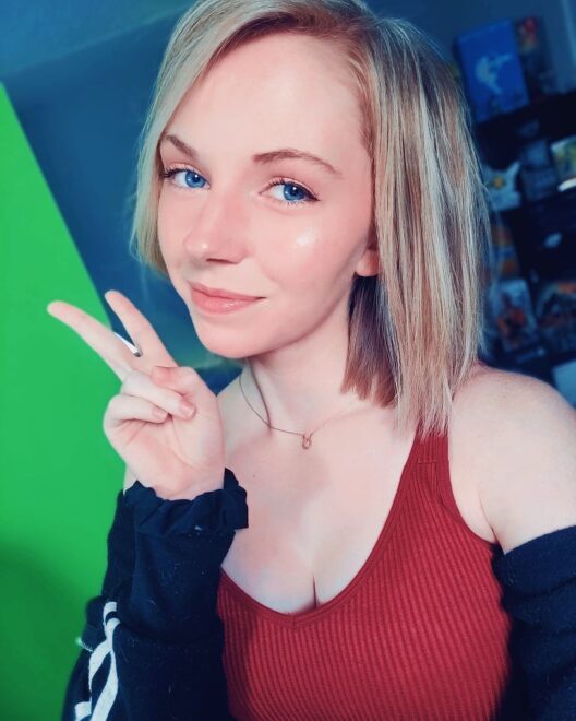 I’m live on Twitch! Catching up about our weekends and playing some more Mass Ef