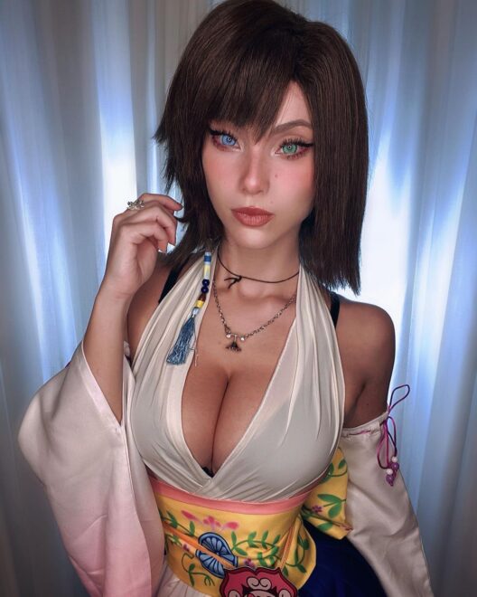 Another of my best waifu,Yuna 
What is your favourite final fantasy?
.
.
Guardat