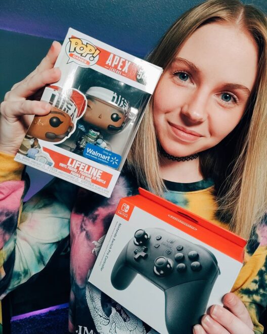 Live on Twitch!

Trying out Apex Legends on Nintendo Switch tonight! Huge thanks