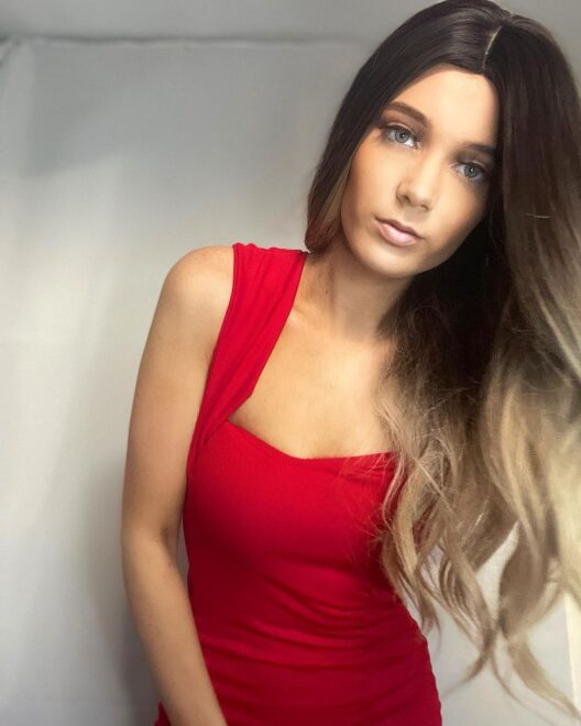 Red dress  who likes