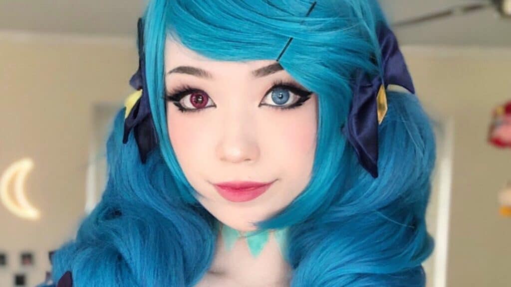 Emiru sexy blue hair and mismatching eyes
